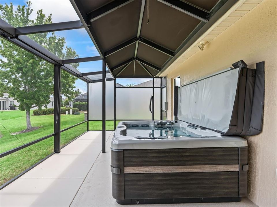 En Venta: $889,900 (3 camas, 2 baños, 2352 Pies cuadrados)