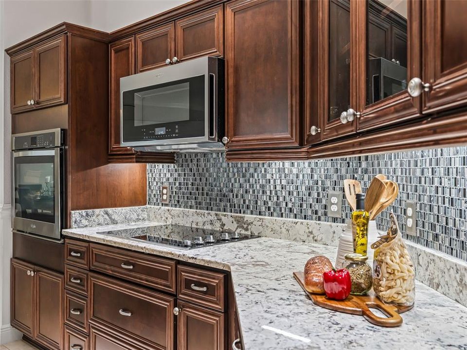 En Venta: $889,900 (3 camas, 2 baños, 2352 Pies cuadrados)