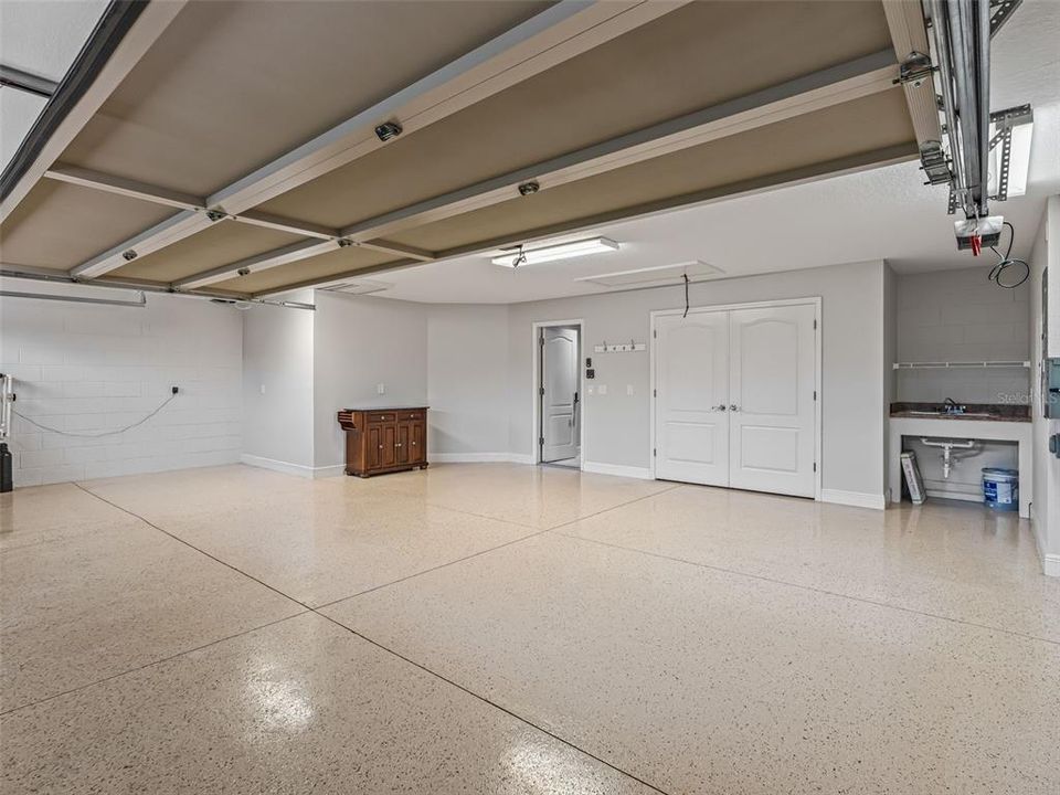 En Venta: $889,900 (3 camas, 2 baños, 2352 Pies cuadrados)