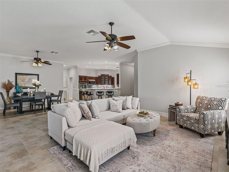 En Venta: $889,900 (3 camas, 2 baños, 2352 Pies cuadrados)