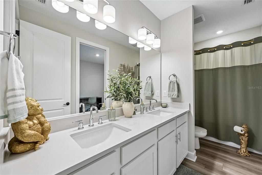 For Sale: $875,000 (3 beds, 2 baths, 1920 Square Feet)