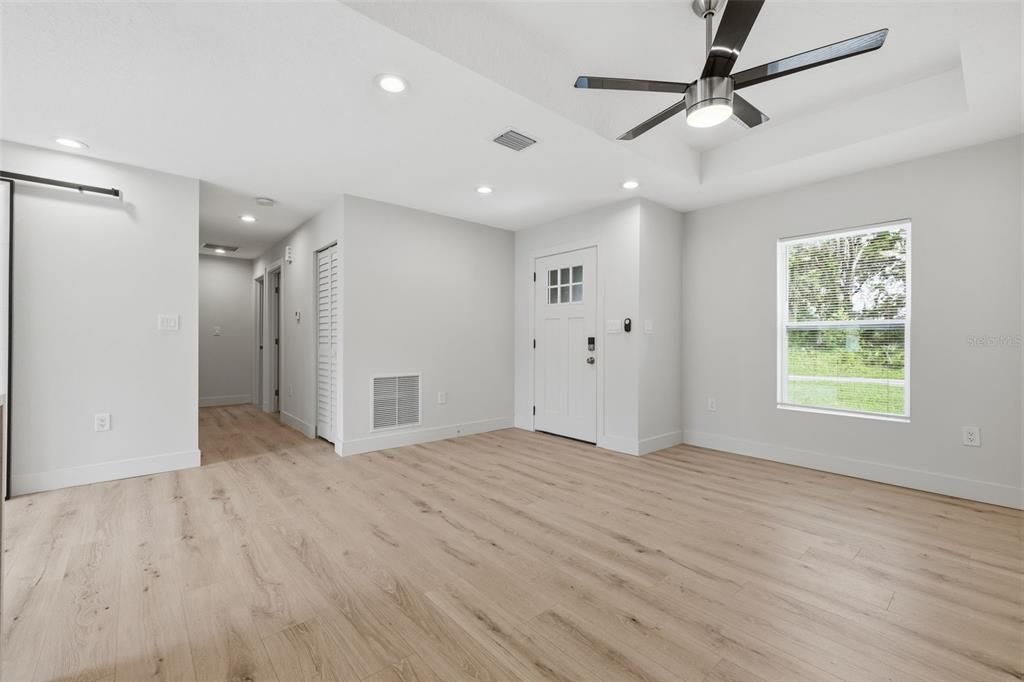 For Sale: $249,900 (3 beds, 2 baths, 1078 Square Feet)