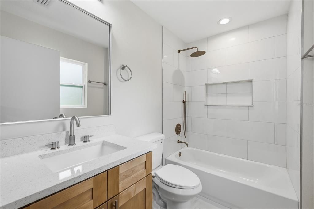 For Sale: $249,900 (3 beds, 2 baths, 1078 Square Feet)