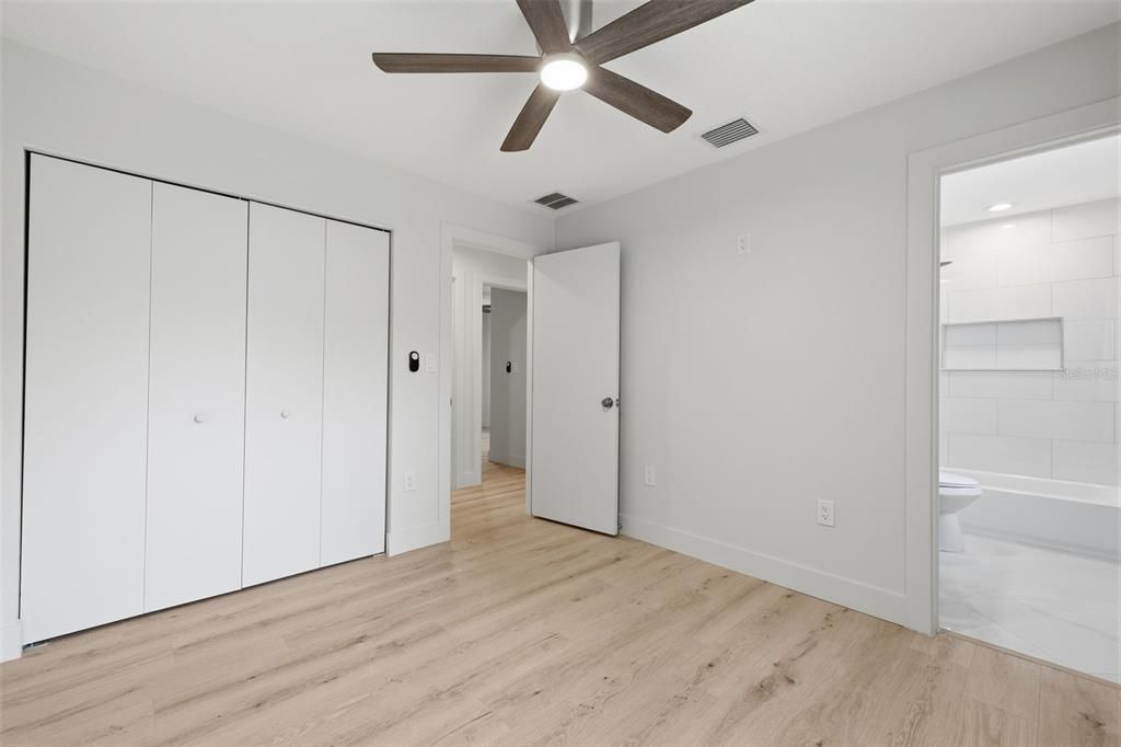 For Sale: $249,900 (3 beds, 2 baths, 1078 Square Feet)