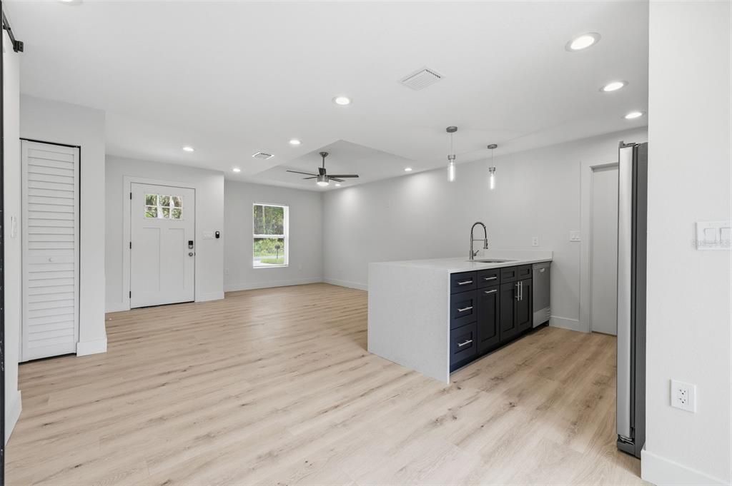 For Sale: $249,900 (3 beds, 2 baths, 1078 Square Feet)
