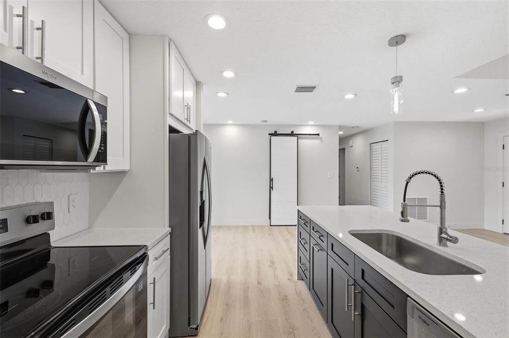 For Sale: $249,900 (3 beds, 2 baths, 1078 Square Feet)