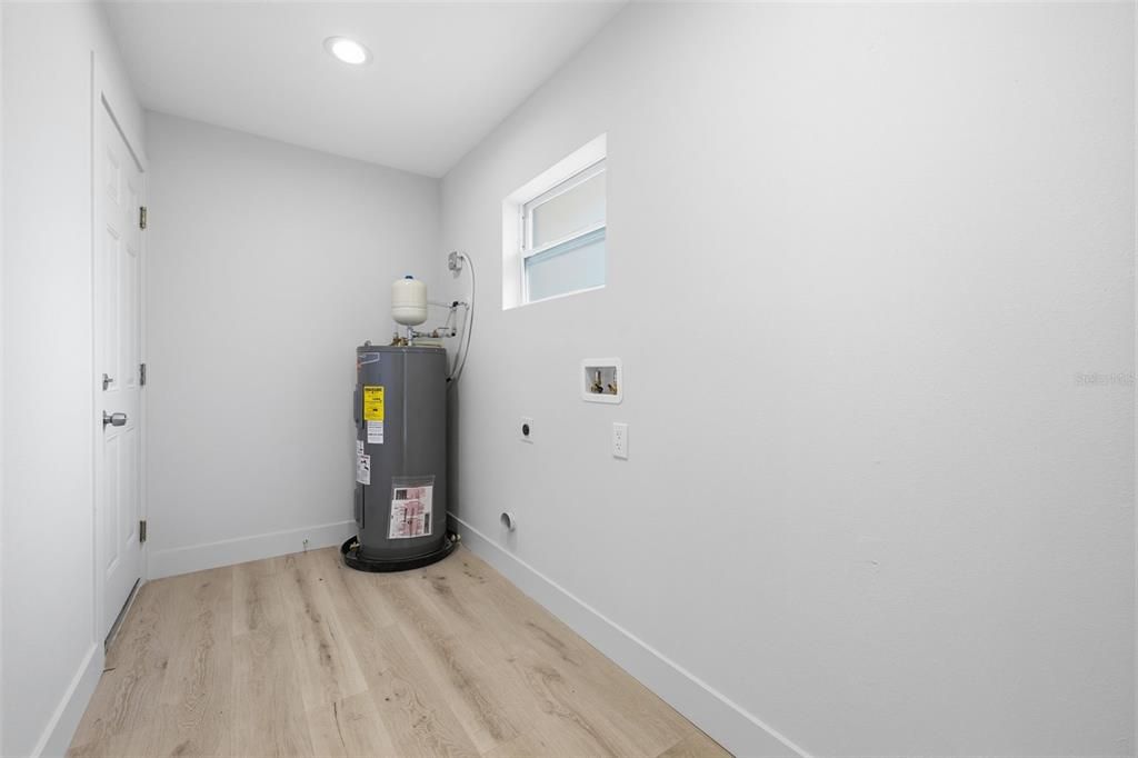 For Sale: $249,900 (3 beds, 2 baths, 1078 Square Feet)