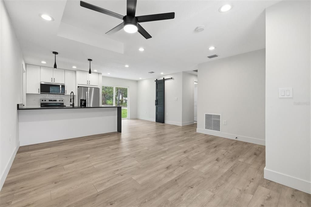 For Sale: $249,900 (3 beds, 2 baths, 1078 Square Feet)