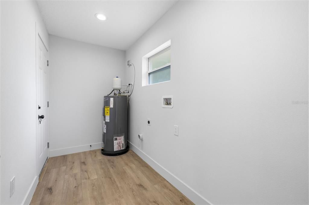 For Sale: $249,900 (3 beds, 2 baths, 1078 Square Feet)