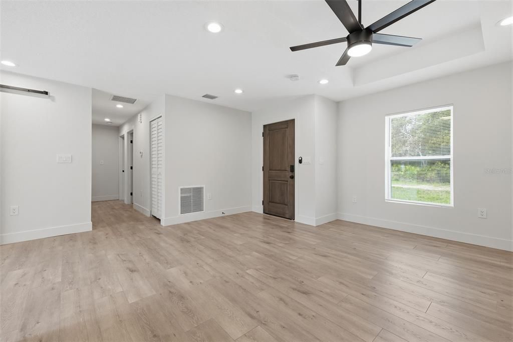 For Sale: $249,900 (3 beds, 2 baths, 1078 Square Feet)