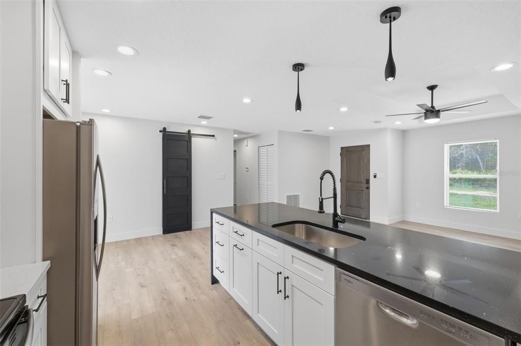 For Sale: $249,900 (3 beds, 2 baths, 1078 Square Feet)