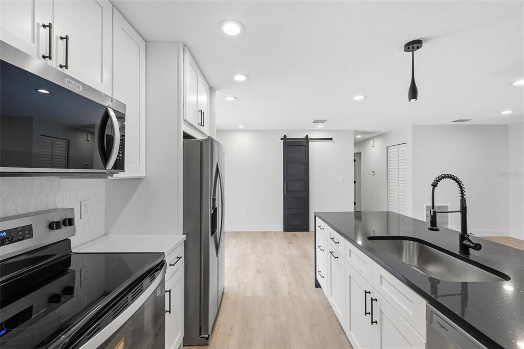 For Sale: $249,900 (3 beds, 2 baths, 1078 Square Feet)