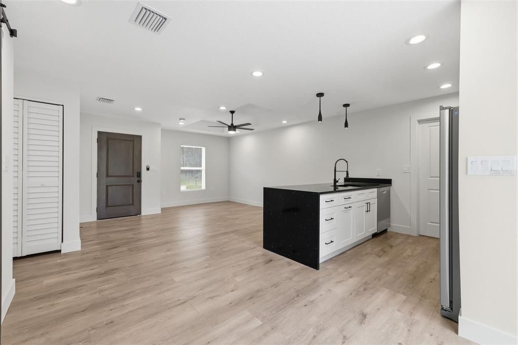 For Sale: $249,900 (3 beds, 2 baths, 1078 Square Feet)