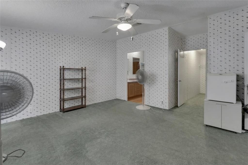 En Venta: $435,000 (4 camas, 2 baños, 2204 Pies cuadrados)