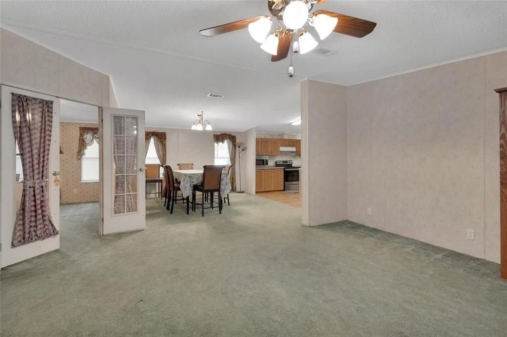 En Venta: $435,000 (4 camas, 2 baños, 2204 Pies cuadrados)
