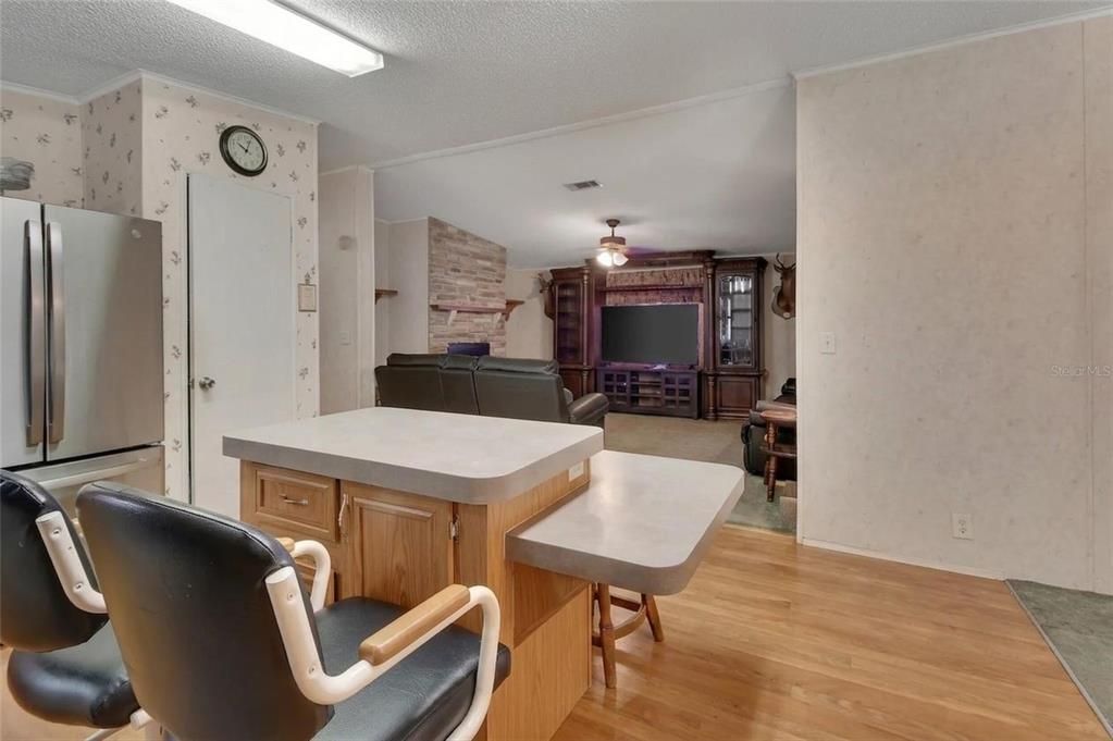 En Venta: $435,000 (4 camas, 2 baños, 2204 Pies cuadrados)