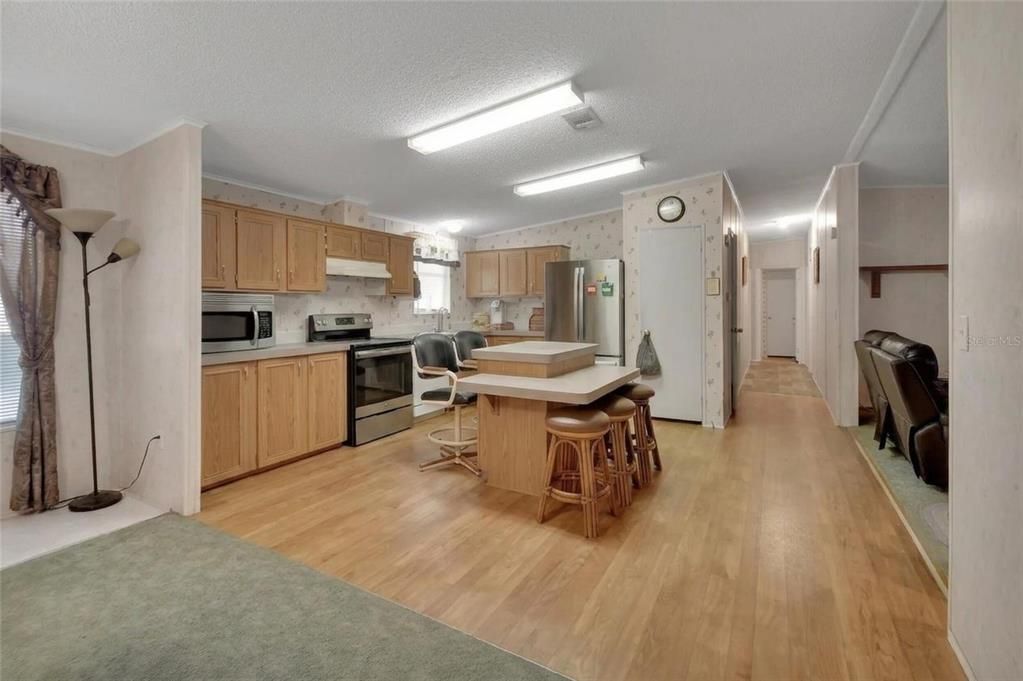 En Venta: $435,000 (4 camas, 2 baños, 2204 Pies cuadrados)