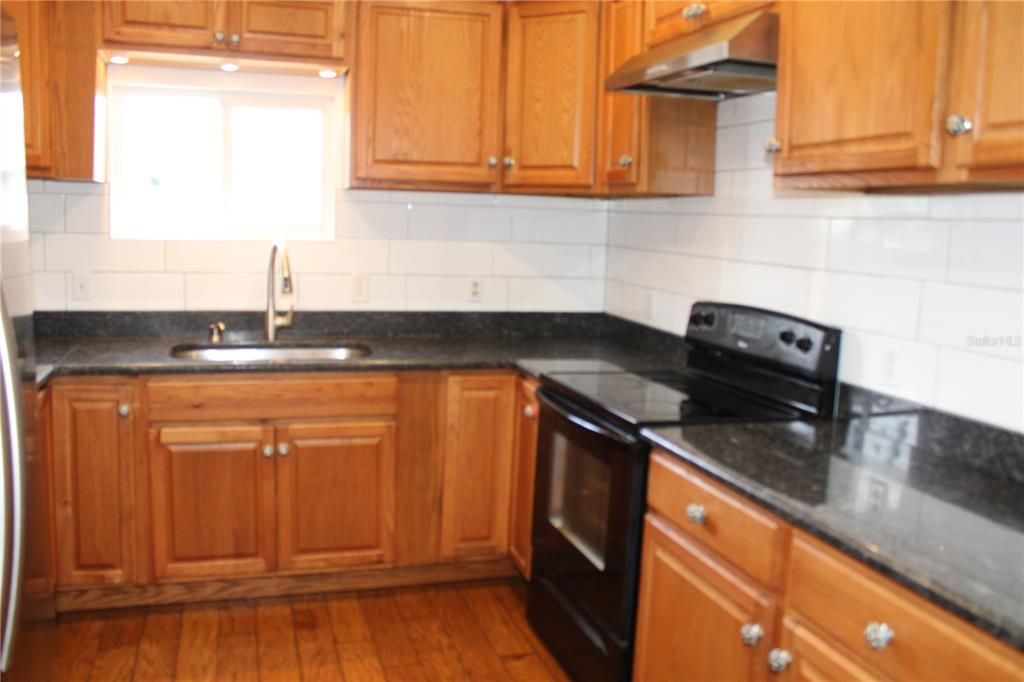For Sale: $650,000 (4 beds, 3 baths, 1784 Square Feet)