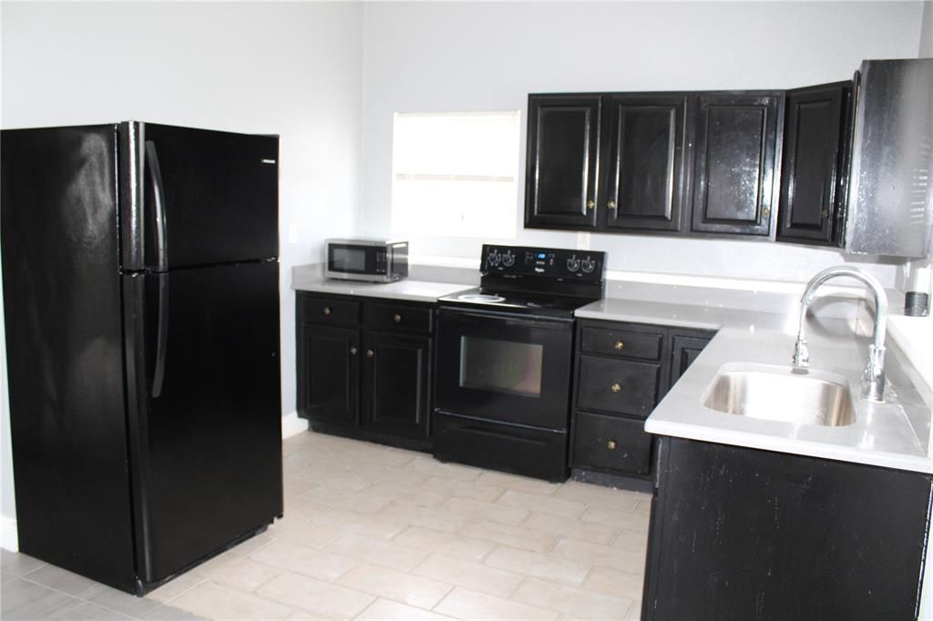 For Sale: $650,000 (4 beds, 3 baths, 1784 Square Feet)