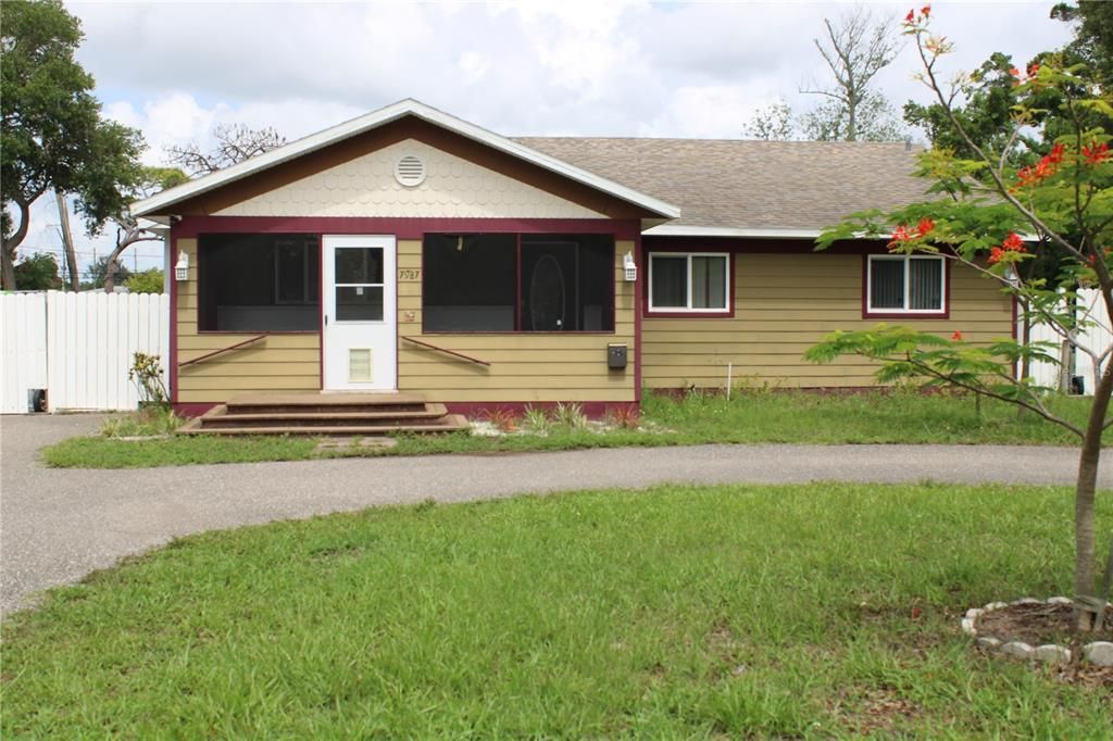 For Sale: $650,000 (4 beds, 3 baths, 1784 Square Feet)