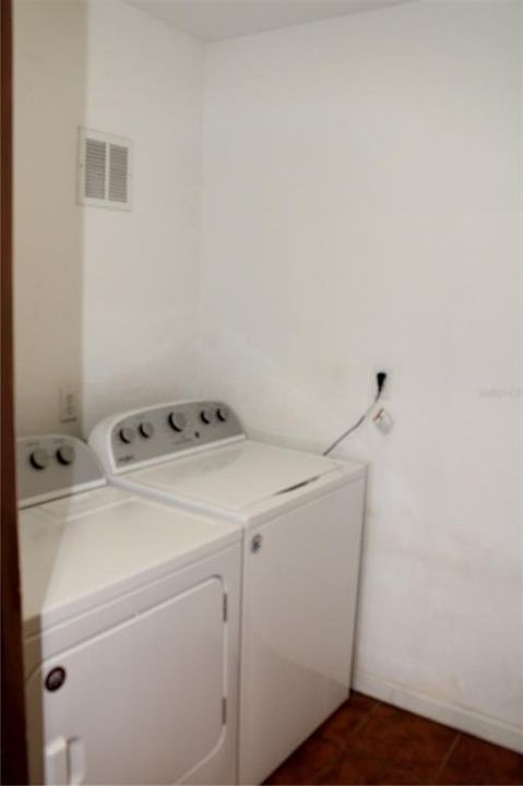 For Sale: $650,000 (4 beds, 3 baths, 1784 Square Feet)