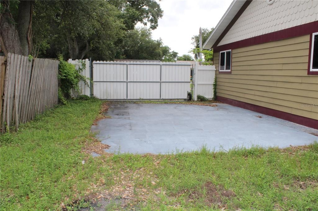 For Sale: $650,000 (4 beds, 3 baths, 1784 Square Feet)