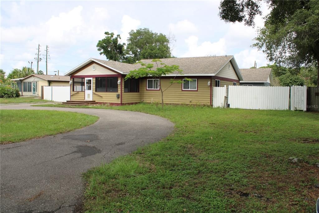 For Sale: $650,000 (4 beds, 3 baths, 1784 Square Feet)