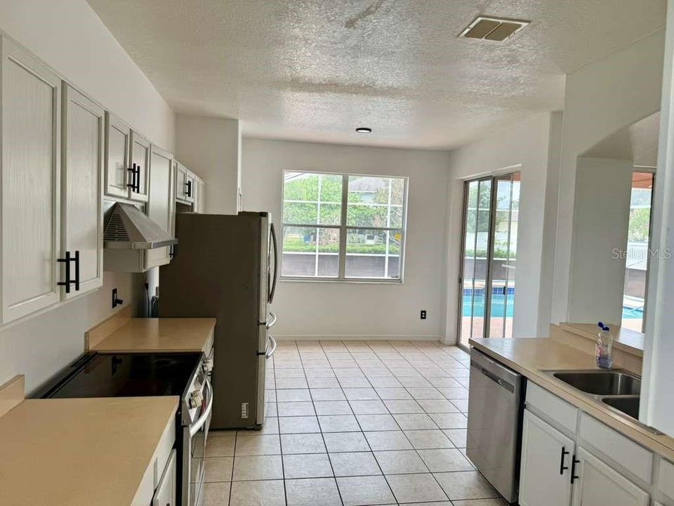 For Rent: $3,800 (5 beds, 4 baths, 3418 Square Feet)