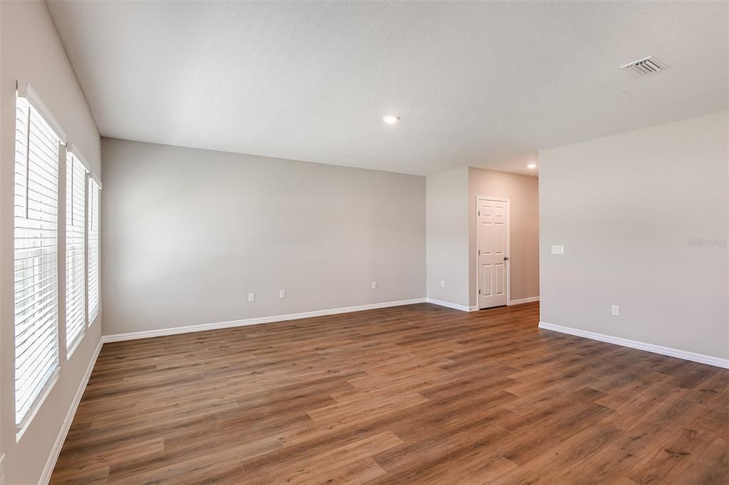 For Sale: $472,940 (5 beds, 3 baths, 3011 Square Feet)