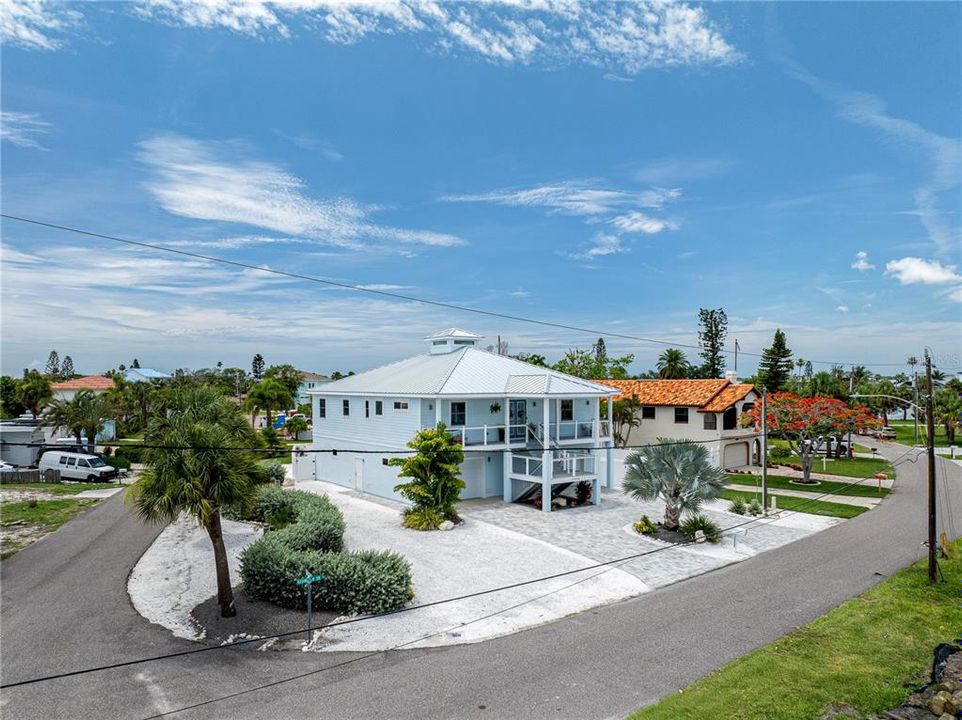 En Venta: $1,350,000 (3 camas, 2 baños, 2070 Pies cuadrados)