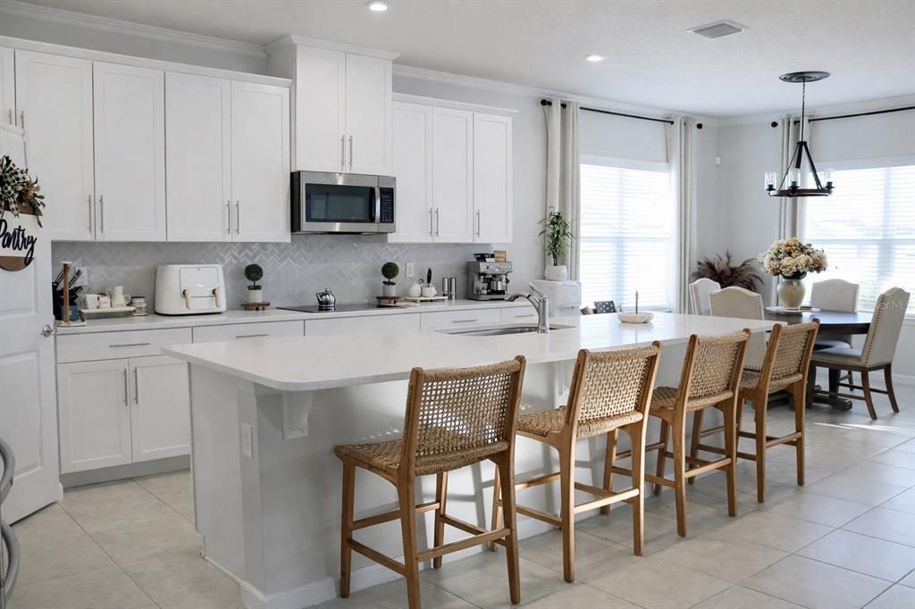 For Rent: $3,600 (5 beds, 2 baths, 3021 Square Feet)