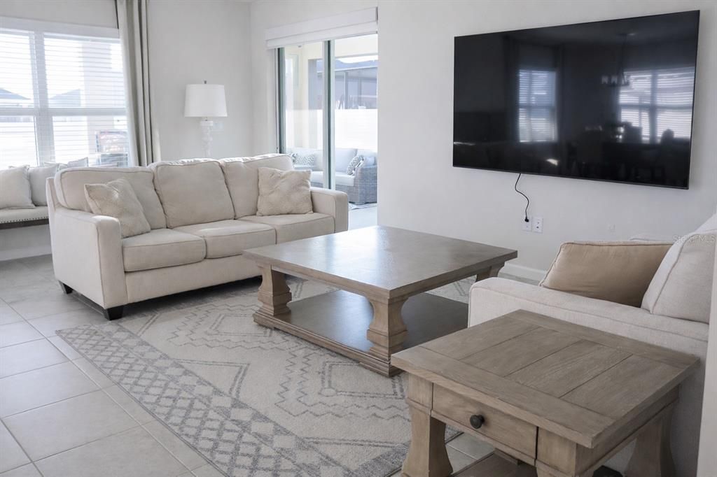 For Rent: $3,600 (5 beds, 2 baths, 3021 Square Feet)