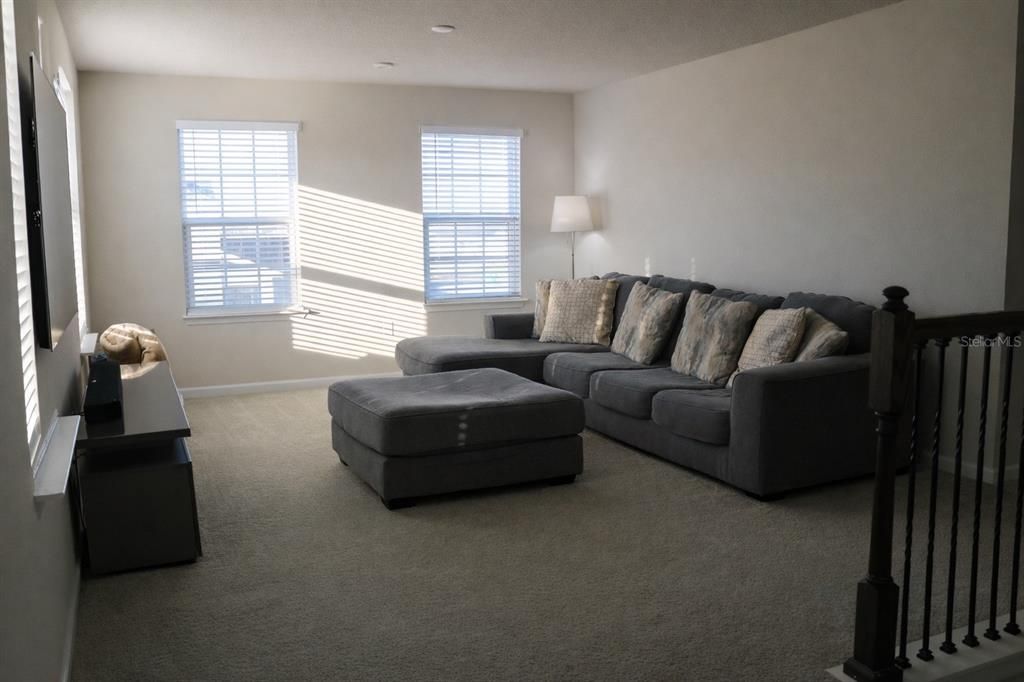 For Rent: $3,600 (5 beds, 2 baths, 3021 Square Feet)