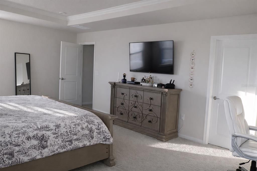 For Rent: $3,600 (5 beds, 2 baths, 3021 Square Feet)