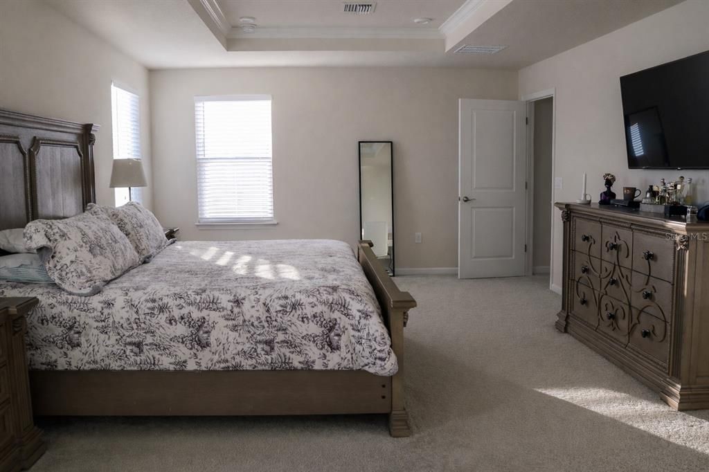 For Rent: $3,600 (5 beds, 2 baths, 3021 Square Feet)