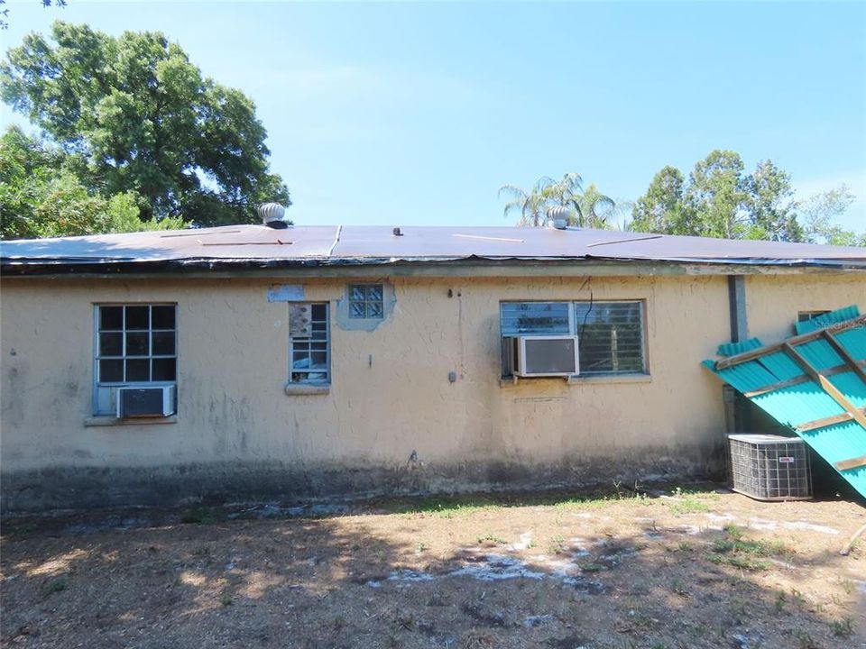 For Sale: $315,000 (3 beds, 1 baths, 1048 Square Feet)