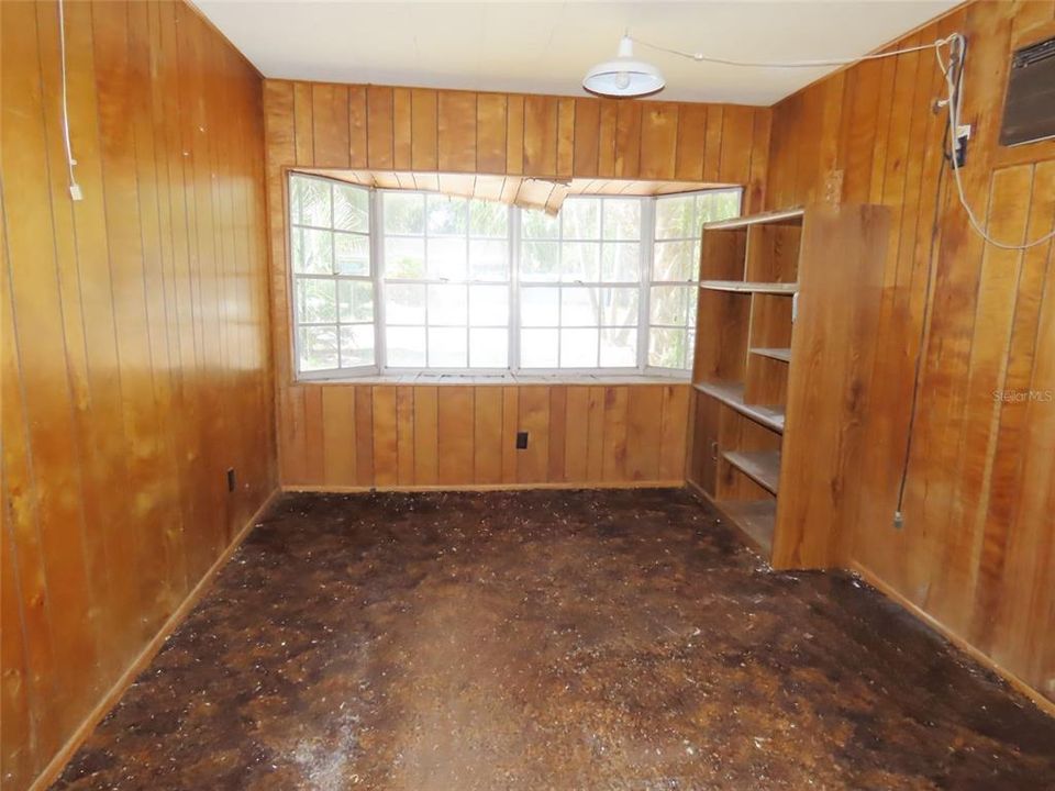 For Sale: $315,000 (3 beds, 1 baths, 1048 Square Feet)