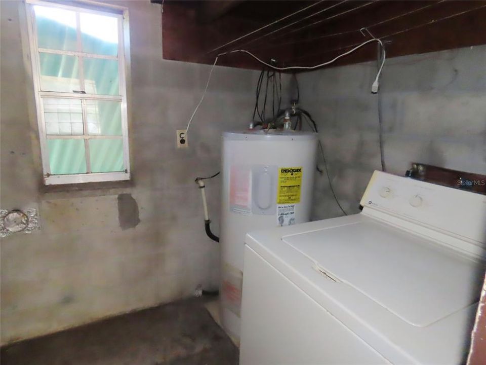 For Sale: $315,000 (3 beds, 1 baths, 1048 Square Feet)