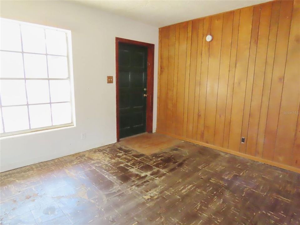 For Sale: $315,000 (3 beds, 1 baths, 1048 Square Feet)