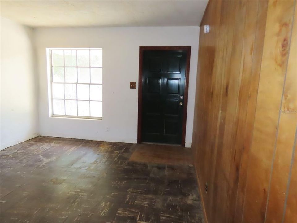 For Sale: $315,000 (3 beds, 1 baths, 1048 Square Feet)