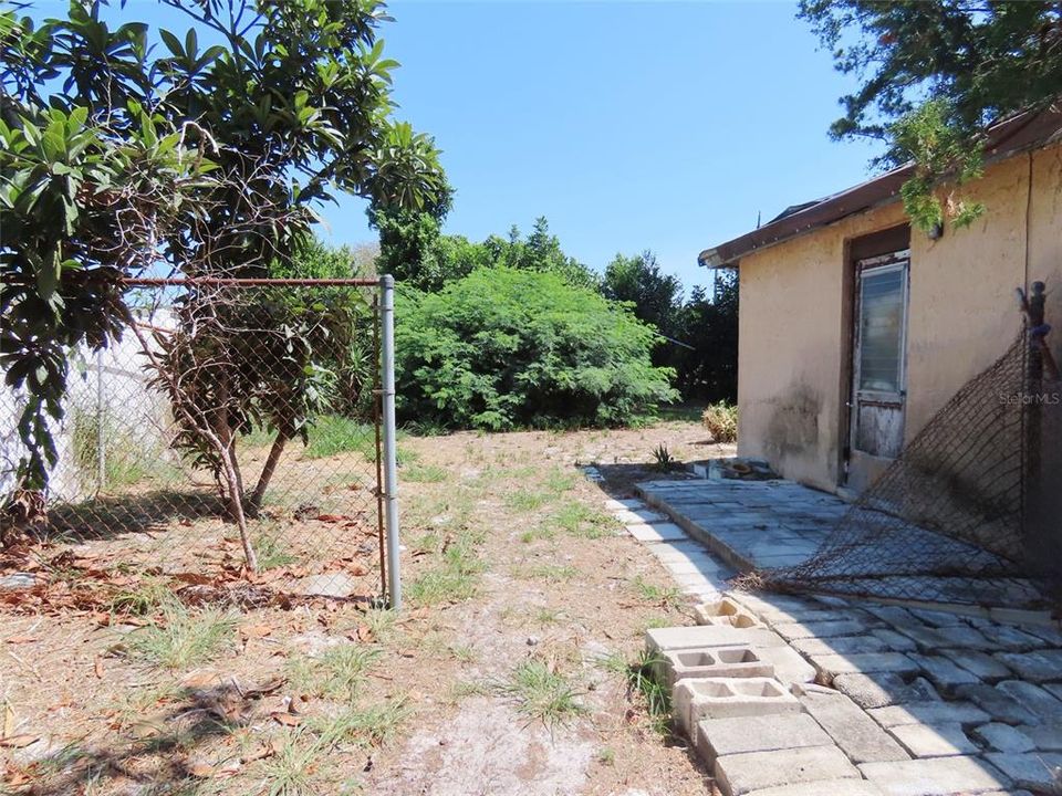For Sale: $315,000 (3 beds, 1 baths, 1048 Square Feet)
