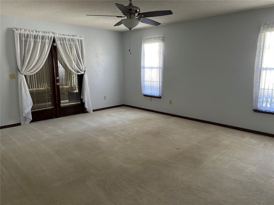 For Sale: $525,000 (4 beds, 2 baths, 2243 Square Feet)