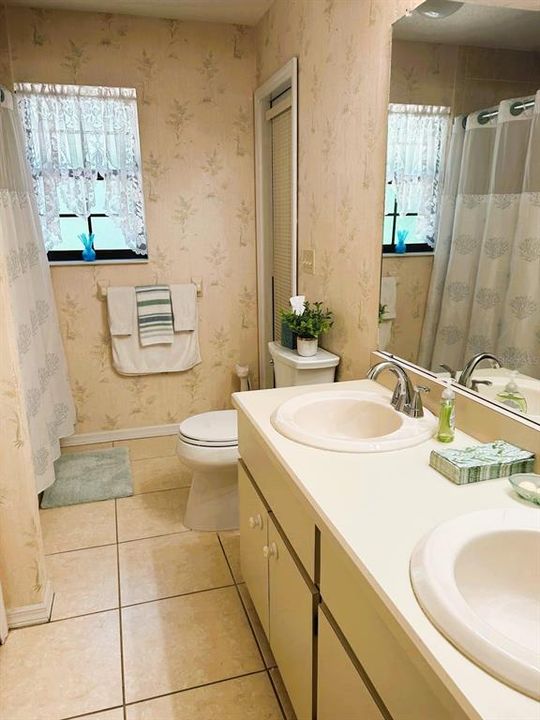 For Sale: $525,000 (4 beds, 2 baths, 2243 Square Feet)
