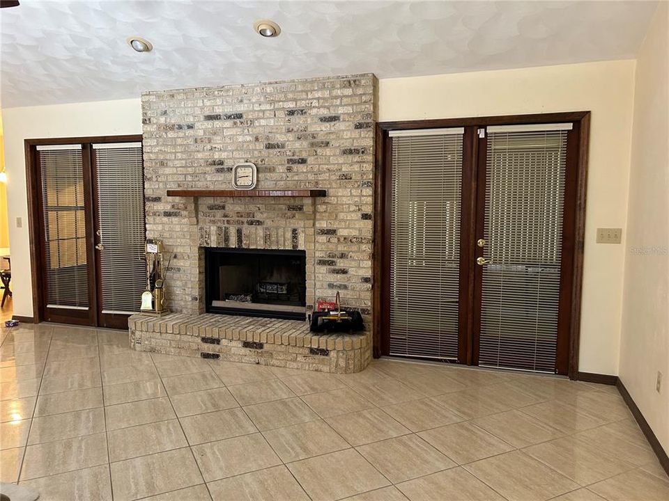 For Sale: $525,000 (4 beds, 2 baths, 2243 Square Feet)