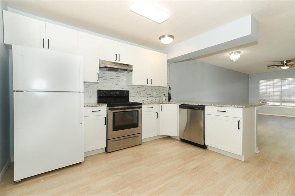 В аренду: $1,600 (2 спален, 2 ванн, 919 Квадратных фут)