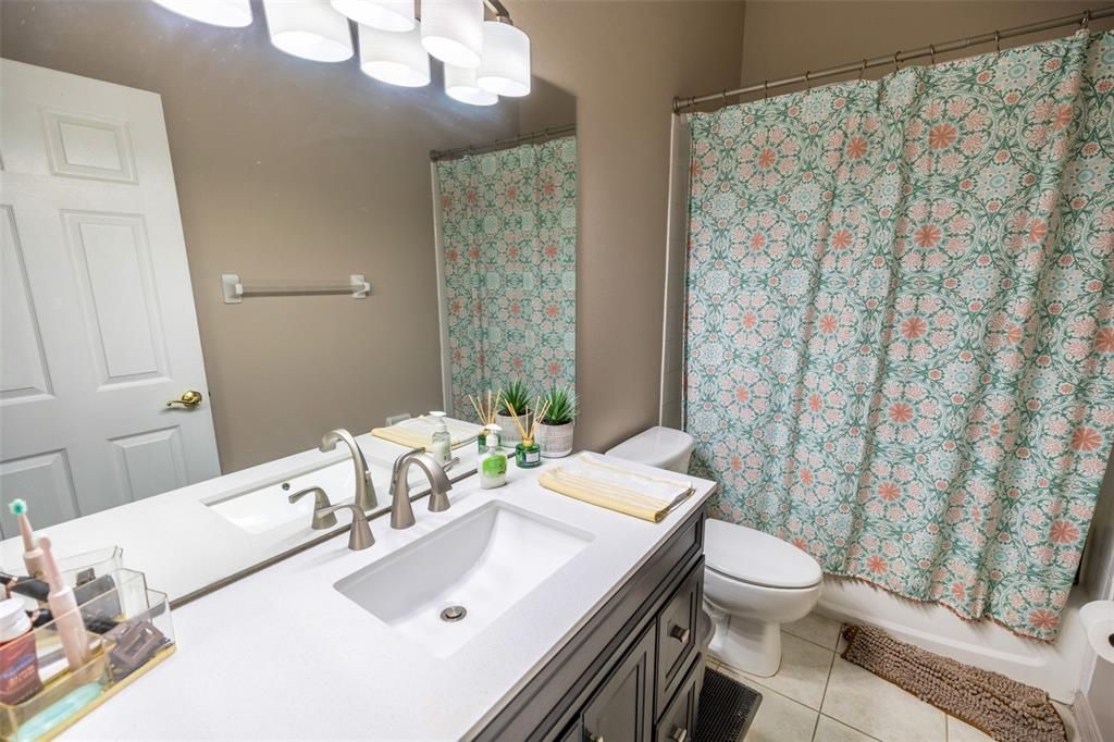 For Sale: $259,900 (2 beds, 2 baths, 1272 Square Feet)