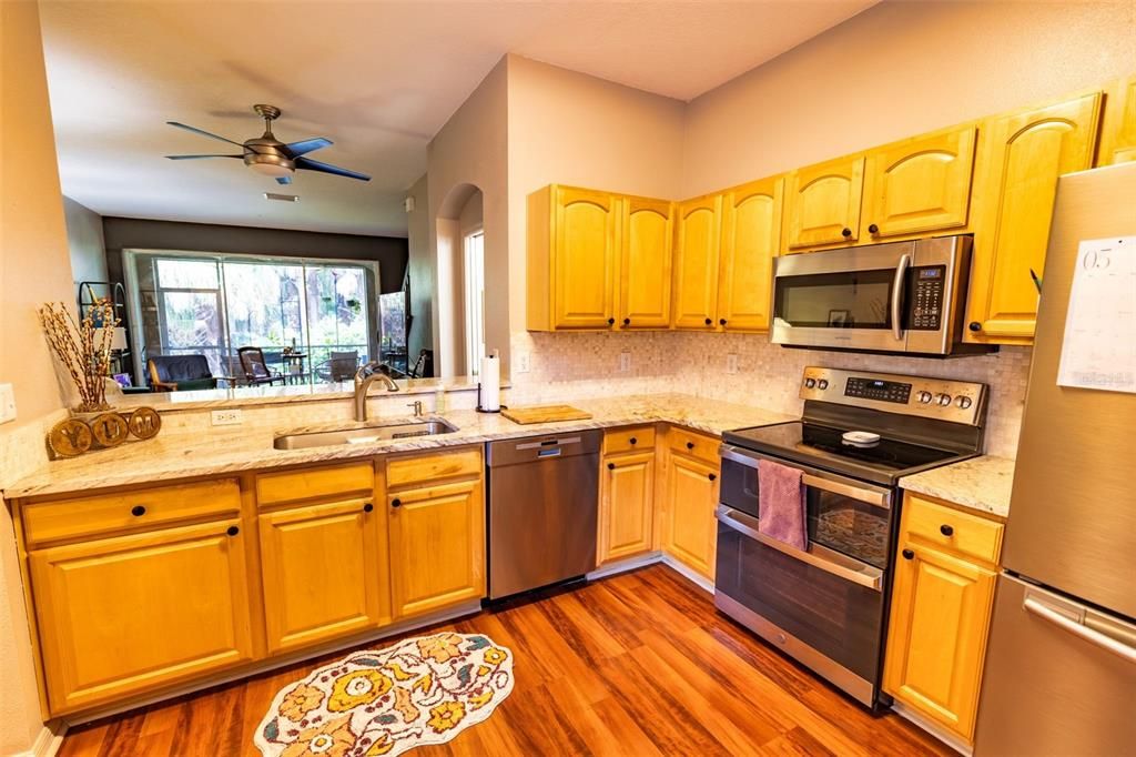 For Sale: $259,900 (2 beds, 2 baths, 1272 Square Feet)