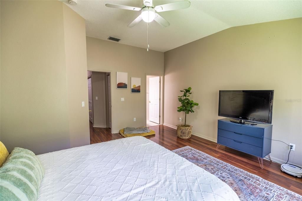 For Sale: $259,900 (2 beds, 2 baths, 1272 Square Feet)