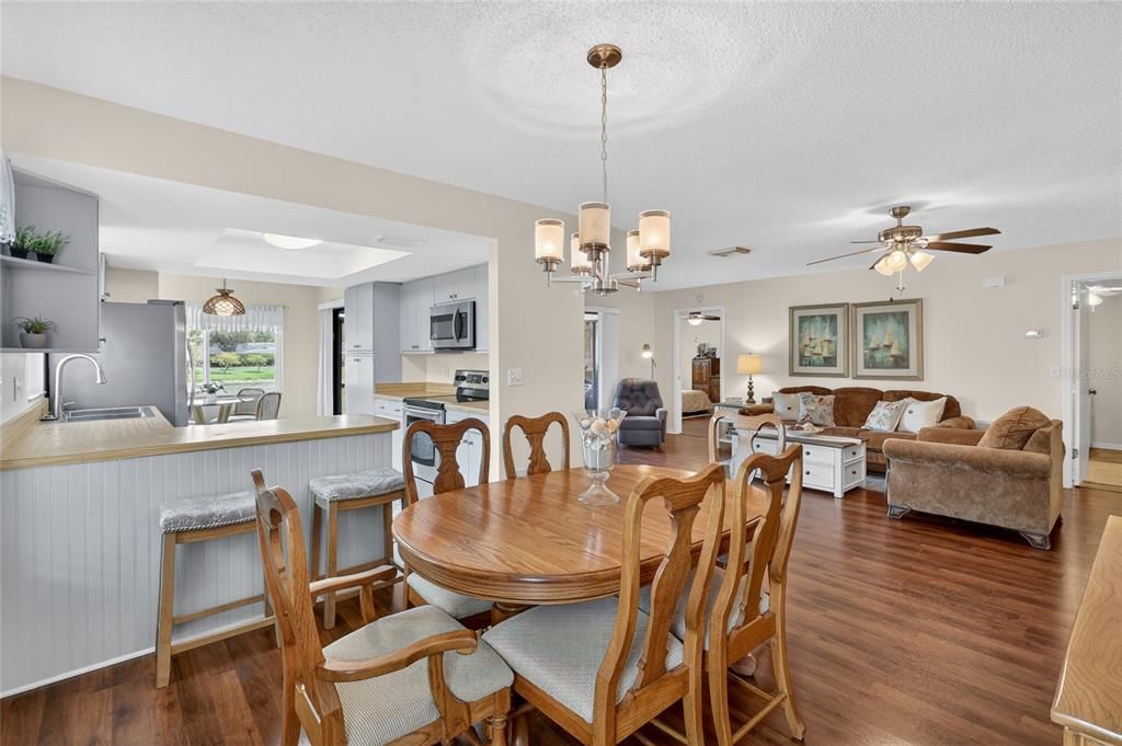 For Sale: $189,000 (2 beds, 2 baths, 1403 Square Feet)