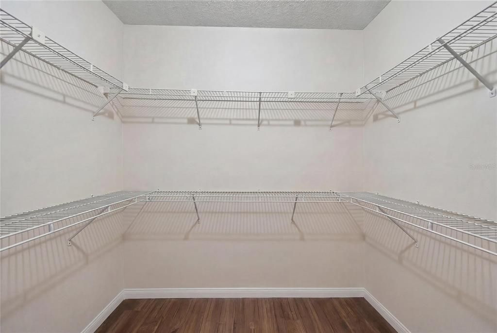 For Sale: $189,000 (2 beds, 2 baths, 1403 Square Feet)